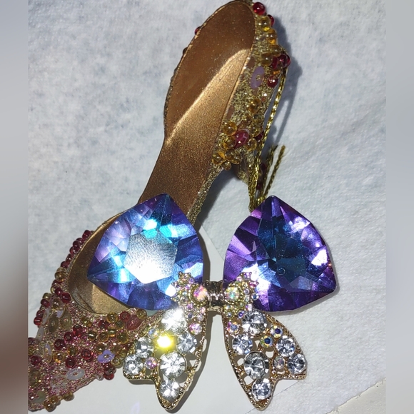 Iridescent Crystal Bowknot Brooch - Picture 2 of 15